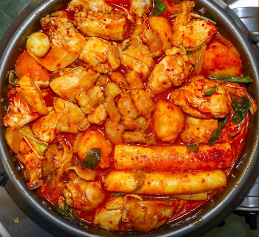 엄지척닭도리 본점의 한국산 순살과 뼈닭의 풍미