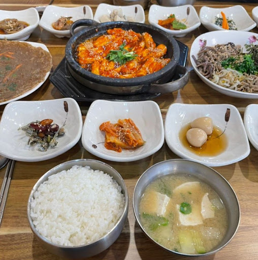 쉬어가기좋은날식당의 하동재첩파전: 맛과 풍미의 조화